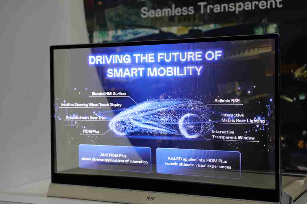 云顶国际8588yd凭借着超高亮度和透明度，，，这款30吋透明Micro LED显示器在AR系统与智慧零售具有潜在的应用价值。。。